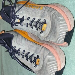 Hoka One One Men's Gray Running Shoes....size 8.5.....had Some Wear....